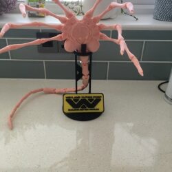 Alien Face Hugger - model with or without stand